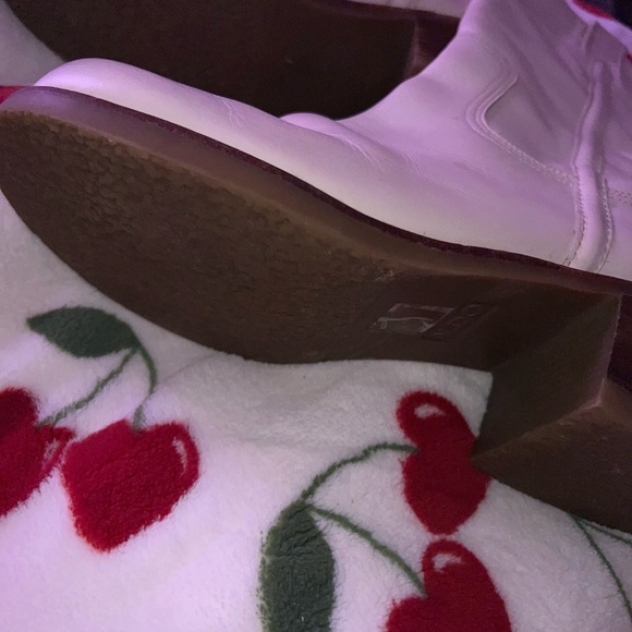 🤍Creme colored Aldo Boots, Good Condition. Genuine Real Leather🤍 - Picture 11 of 12